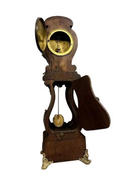 Le village de 58 brocanteurs -horloge de Maitrise figurant un régulateur de parquet en bois et bronzes dorés