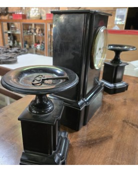Le village de 58 brocanteurs - Buffet époque Empire en noyer