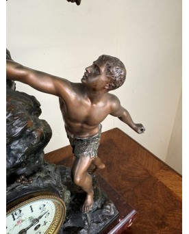 Le village de 58 brocanteurs -Grande Pendule époque Napoléon III En Régule / h 74cm