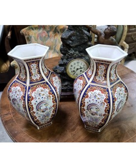 Le village de 58 brocanteurs - Paire de vases balustres en porcelaine Imari