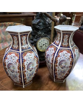 Le village de 58 brocanteurs - Paire de vases balustres en porcelaine Imari
