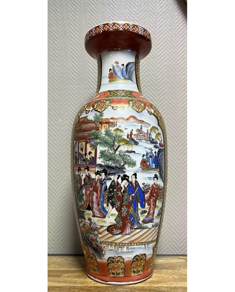 Le village de 58 brocanteurs - Asie XXeme: grand vase en porcelaine à décors de scènes animées / 63cm de haut