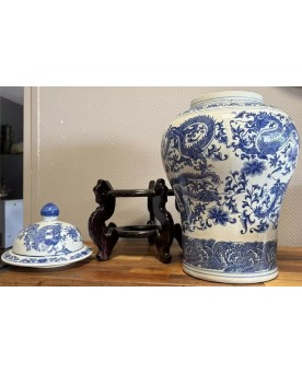Le village de 58 brocanteurs - Chine XXeme : monumentale potiche couverte en porcelaine / 78cm de haut