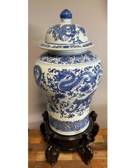 Le village de 58 brocanteurs - Chine XXeme : monumentale potiche couverte en porcelaine / 78cm de haut