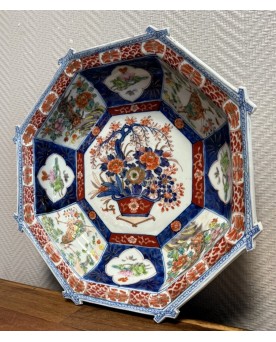 Le village de 58 brocanteurs - Japon, Imari, XIXe siècle : Coupe octogonale ou centre de table en porcelaine
