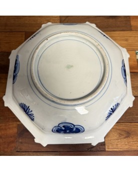 Le village de 58 brocanteurs - Japon, Imari, XIXe siècle : Coupe octogonale ou centre de table en porcelaine