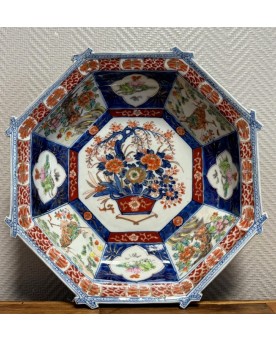 Le village de 58 brocanteurs - Japon, Imari, XIXe siècle : Coupe octogonale ou centre de table en porcelaine