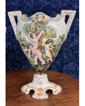 Le village de 58 brocanteurs -Capodimonte : Garniture Tryptique Aux Angelots En Porcelaine époque Début XXeme