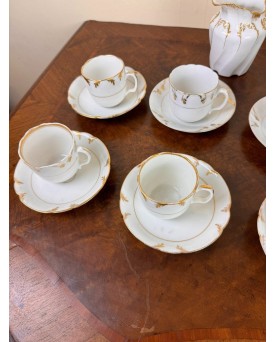 Le village de 58 brocanteurs -Porcelaine Lyonnaise XIX Eme : Service à Café à Décors Dorés Sur Fond Blanc 27 Pièces