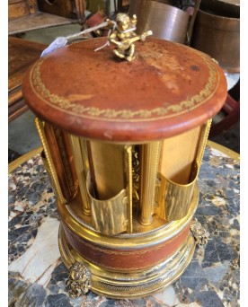 Le village de 58 brocanteurs -boite a cigares / boites a musique / carroussel / automate cuir gaufré, bronze et laiton doré