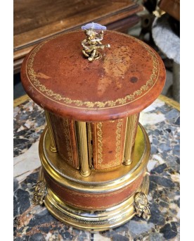 Le village de 58 brocanteurs -boite a cigares / boites a musique / carroussel / automate cuir gaufré, bronze et laiton doré