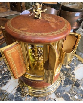 Le village de 58 brocanteurs -boite a cigares / boites a musique / carroussel / automate cuir gaufré, bronze et laiton doré
