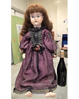 Le village de 58 brocanteurs - grande poupée de collection en porcelaine