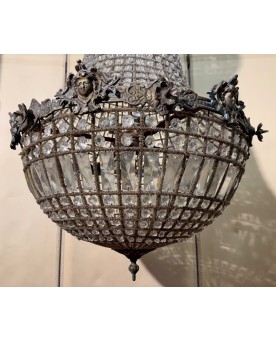Le village de 58 brocanteurs - Enorme lustre montgolfiére a décors de tetes de Putti / h105 cm