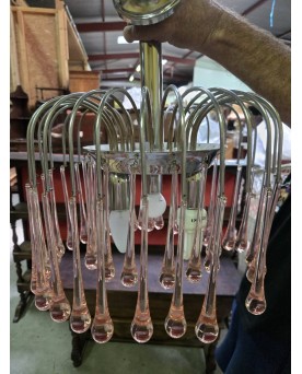 Le village de 58 brocanteurs - Paolo Venini : Lustre en cascade avec gouttes roses en verre de Murano