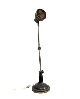 Le village de 58 brocanteurs - Design industriel du XXeme siècle: très grande lampe à bras articulé / h96 cm