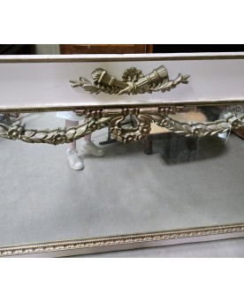 Le village de 58 brocanteurs - trés grand trumeau de boiserie de style Louis XVI en bois peint