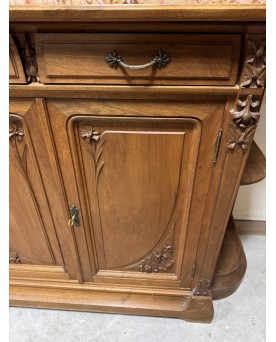 Le village de 58 brocanteurs - D'aprés Gauthier Poinsignon Buffet époque Art Nouveau Ecole de Nancy en noyer